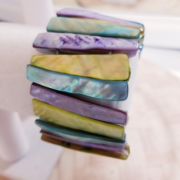 Abalone Shell Stretch Bracelet - Picture 5 of 12